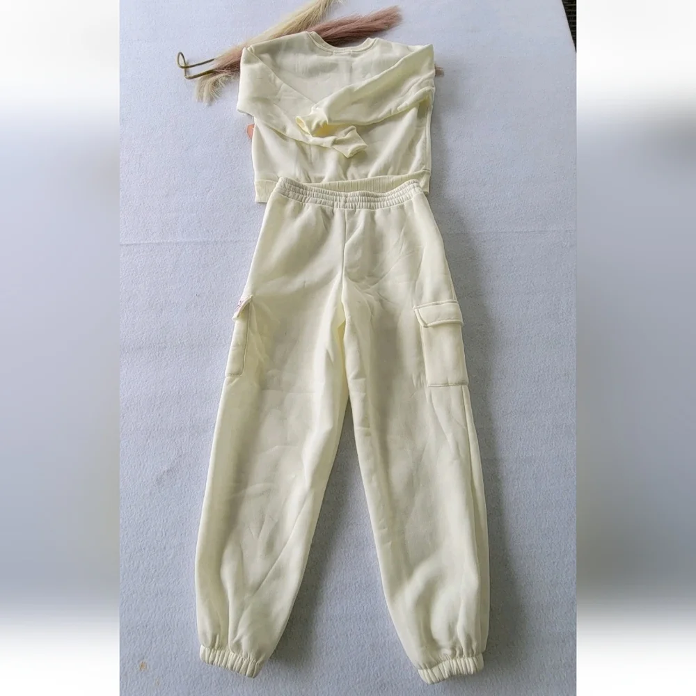 Lucky You In MyChristmas Era Off-White HolidaySweatsuit – Girls Size M (10)-L(12